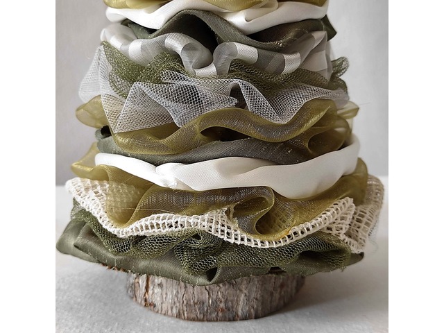 Невелика новорічна ялинка ручної роботи, сувенір-подарунок