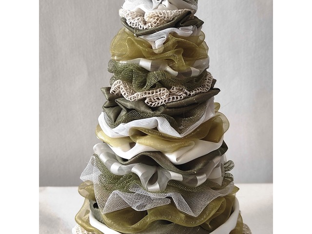 Невелика новорічна ялинка ручної роботи, сувенір-подарунок