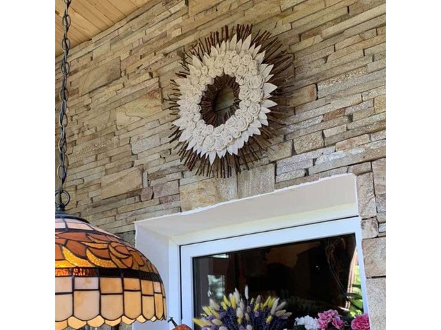 Вінок з мішковини та гілочок у стилі кантрі – декор для дому