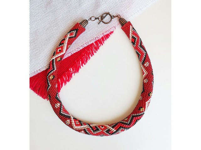 Прикраса із бісеру кольє-джгут "Рубіновий шарм"