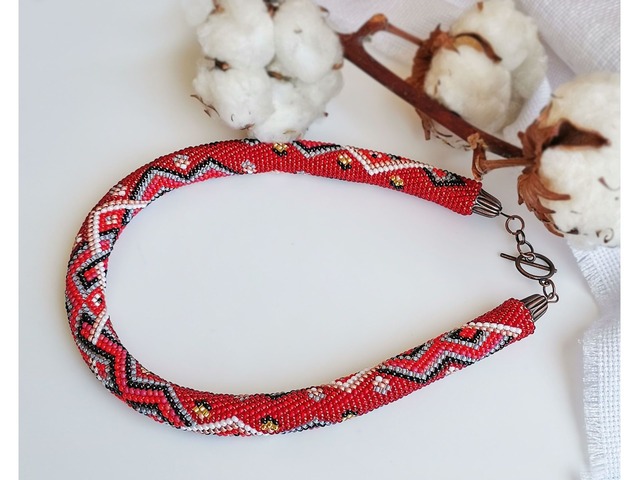 Прикраса із бісеру кольє-джгут "Рубіновий шарм"