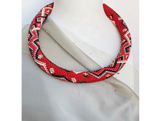 Прикраса із бісеру кольє-джгут "Рубіновий шарм"