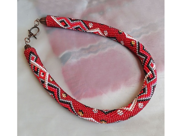 Прикраса із бісеру кольє-джгут "Рубіновий шарм"