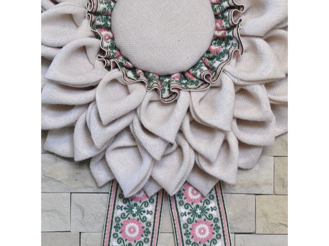 Декоративний вінок з білої мішковини у стилі рустик/прованс, діаметр 52 см