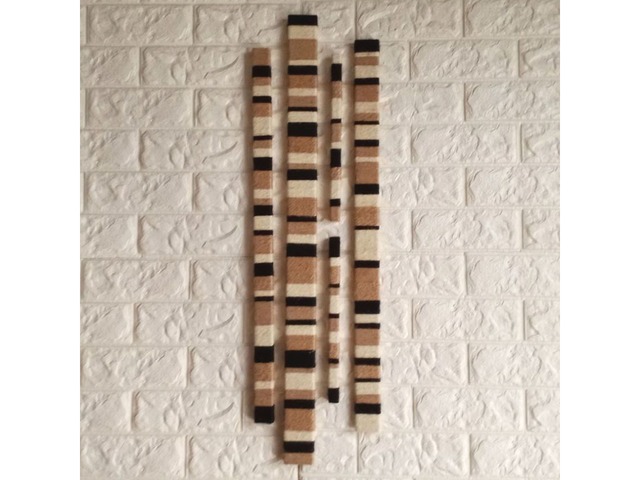 Настінний декор у стилі лофт з дерев’яних планок та джутового шпагату