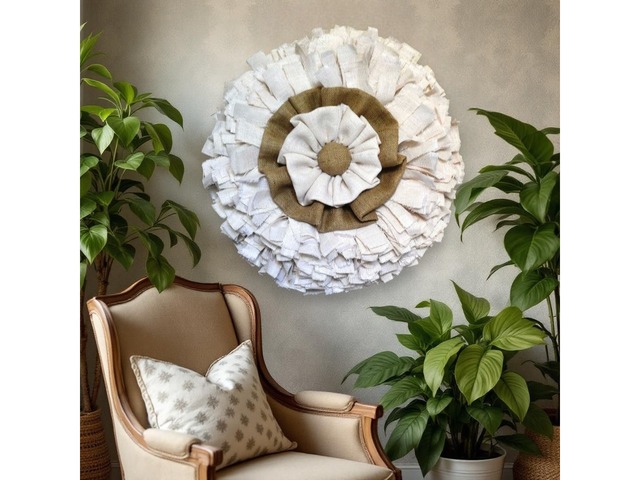 Великий настінний вінок з білої мішковини у стилі рустик кантрі, діаметр 70 см