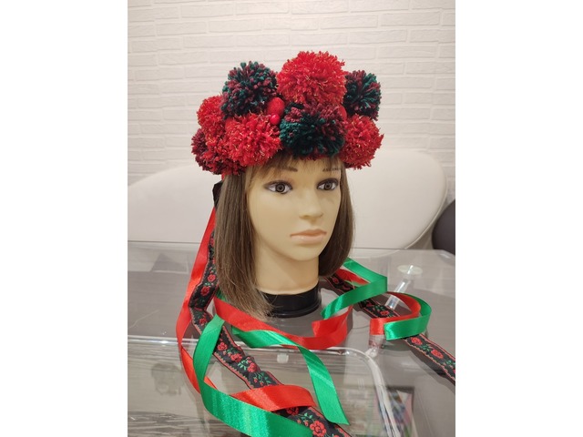 Вінок великий з помпонами та стрічками, етно ободок з помпонами