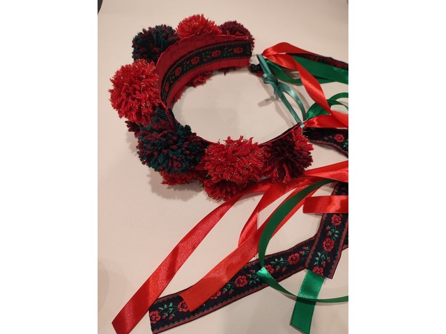 Вінок великий з помпонами та стрічками, етно ободок з помпонами