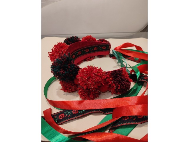 Вінок великий з помпонами та стрічками, етно ободок з помпонами