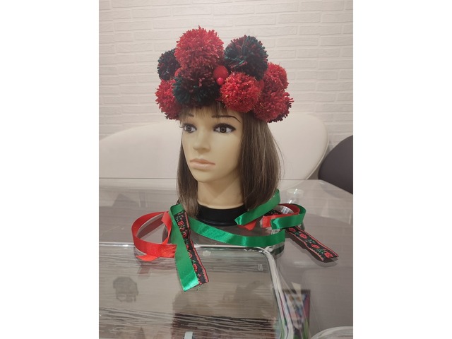 Вінок великий з помпонами та стрічками, етно ободок з помпонами