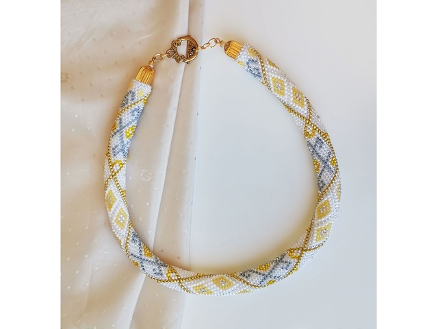 Прикраса із бісеру кольє-джгут "Золота мрiя"