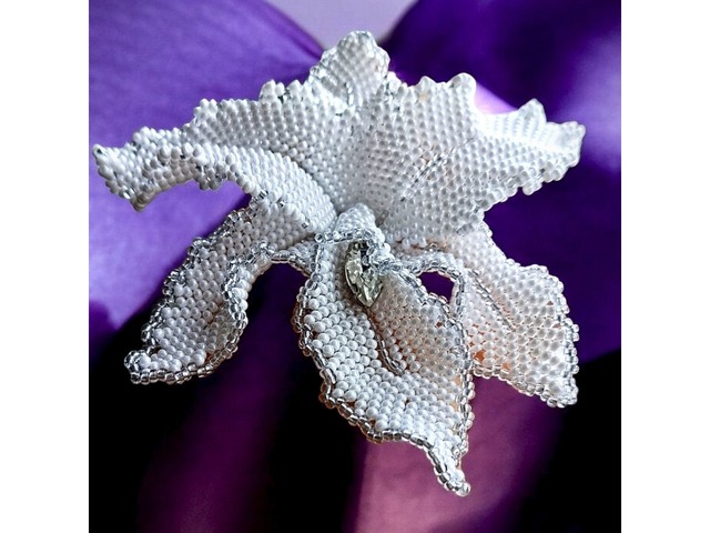 Брошка орхідея