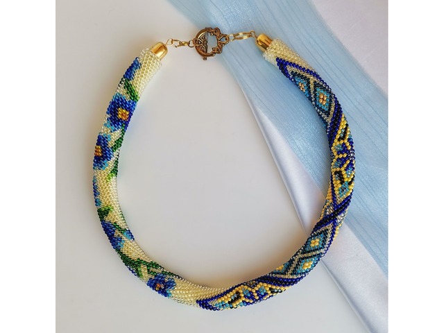 Прикраса із бісеру кольє-джгут "Пелюстки надії"