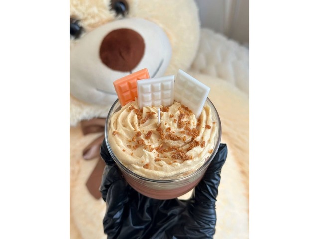 Аромасвічка-десерт ручної роботи «Peach Dream»