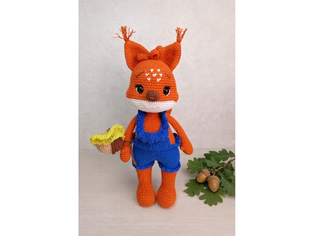 Білочка з жолудем, м'яка іграшка, ручна робота