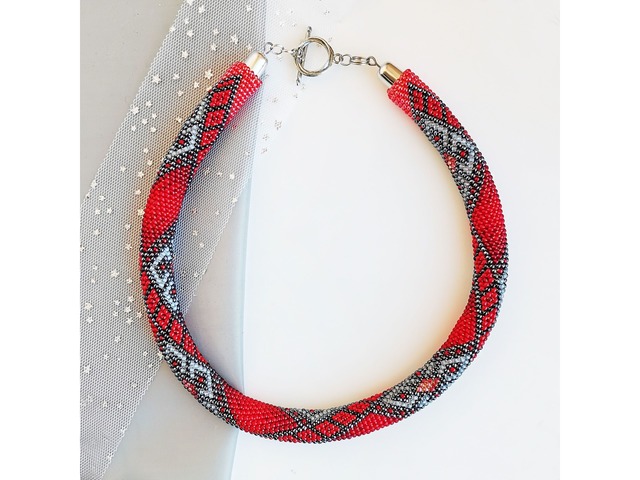 Прикраса із бісеру кольє-джгут "Коралова мрія"