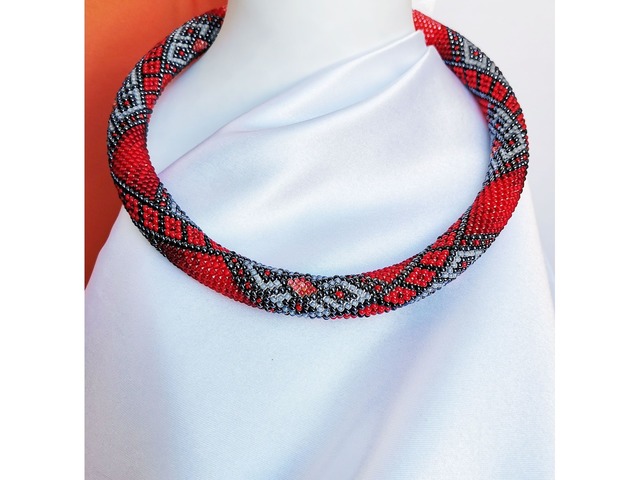 Прикраса із бісеру кольє-джгут "Коралова мрія"