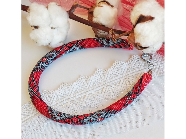 Прикраса із бісеру кольє-джгут "Коралова мрія"