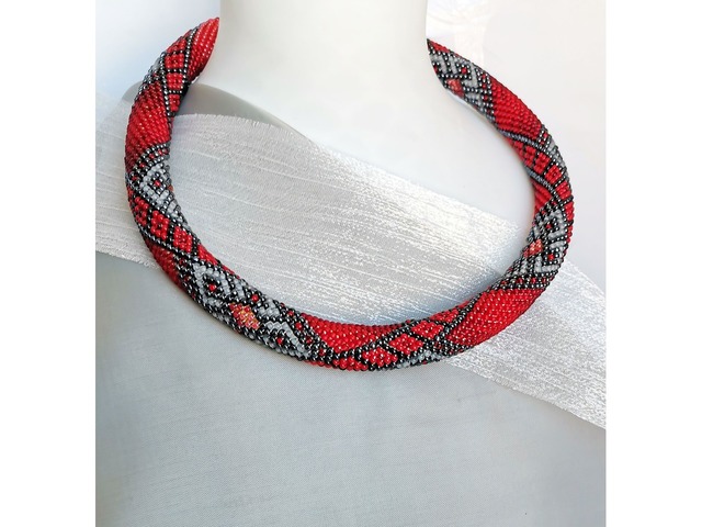 Прикраса із бісеру кольє-джгут "Коралова мрія"