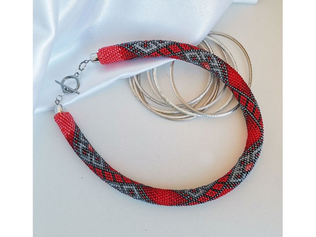 Прикраса із бісеру кольє-джгут "Коралова мрія"