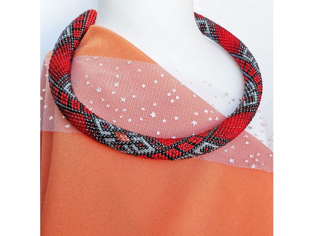 Прикраса із бісеру кольє-джгут "Коралова мрія"