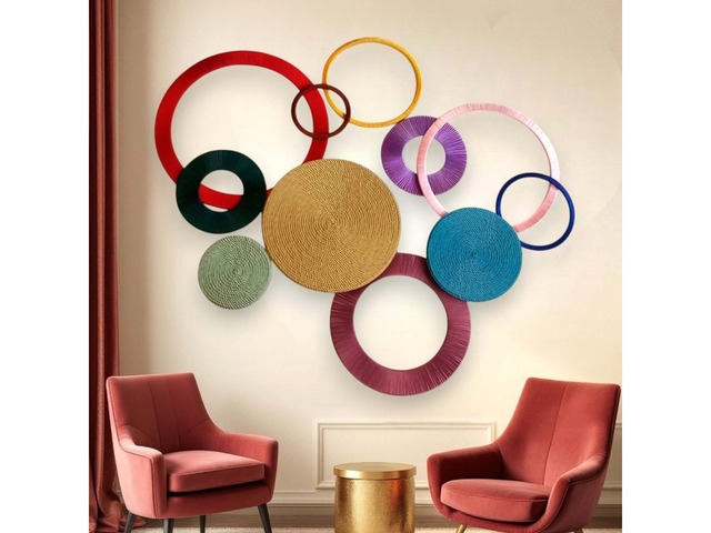 Настінний декор з кілець і кругів. Яскравий сучасний дизайн
