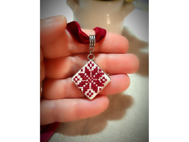 Підвіс Алатир Оберіг. Чокер . Мікровишивка.