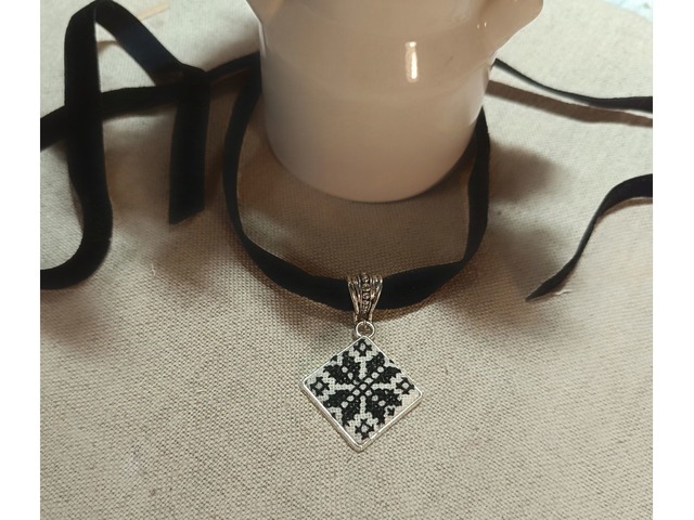 Підвіс Алатир Оберіг. Чокер . Мікровишивка.