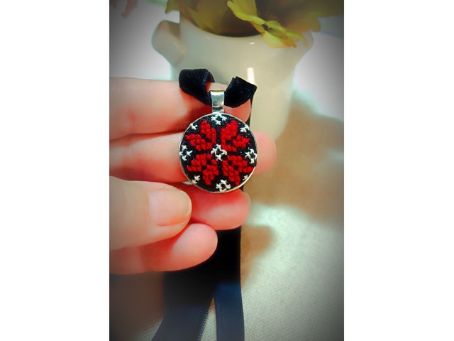 Підвіс Алатир Оберіг. Чокер . Мікровишивка.