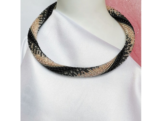 Прикраса із бісеру кольє-джгут "Велюр"