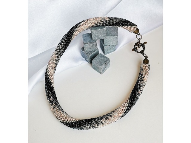 Прикраса із бісеру кольє-джгут "Велюр"