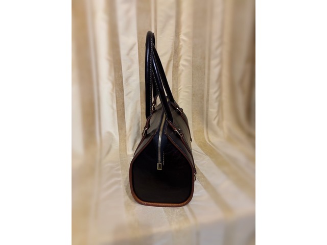 Жіноча шкіряна сумка на замовлення