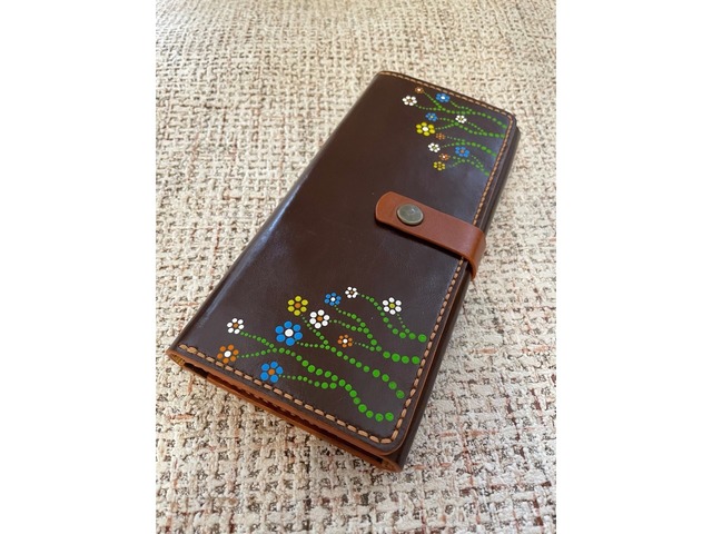 Жіночий гаманець з натуральної шкіри на замовлення.