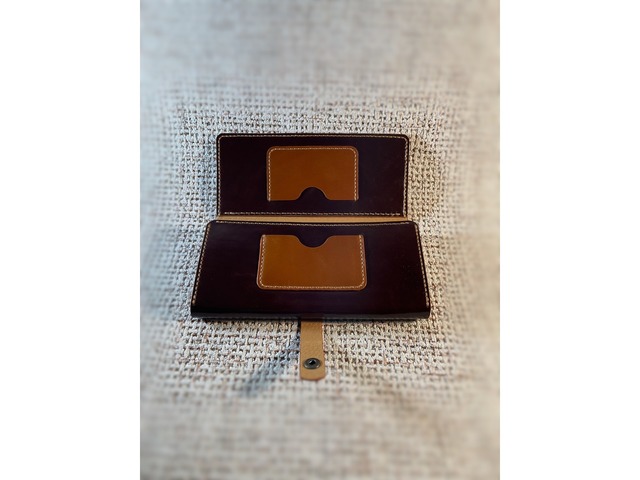 Жіночий гаманець з натуральної шкіри на замовлення.