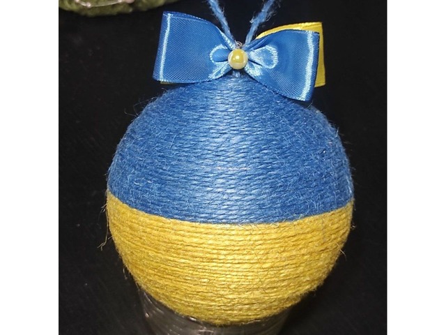 Куля на ялинку в українському стилі — різдвяна декоративна прикраса