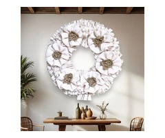 Вінок у стилі прованс з мішковини та в’язаних квітів