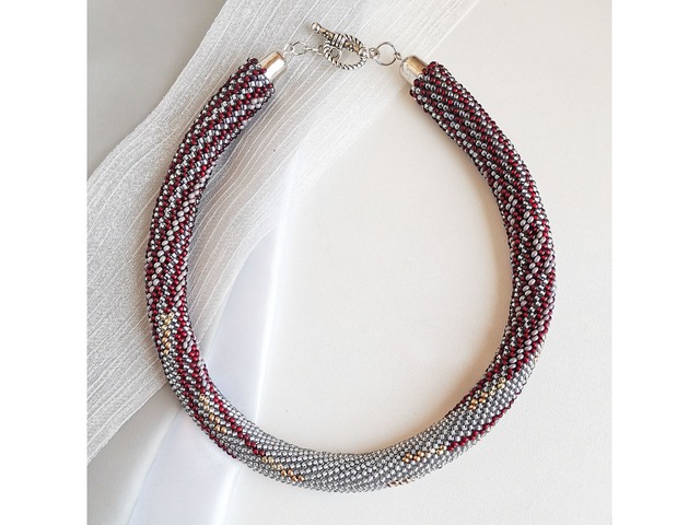 Прикраса із бісеру кольє-джгут "Оксамит"