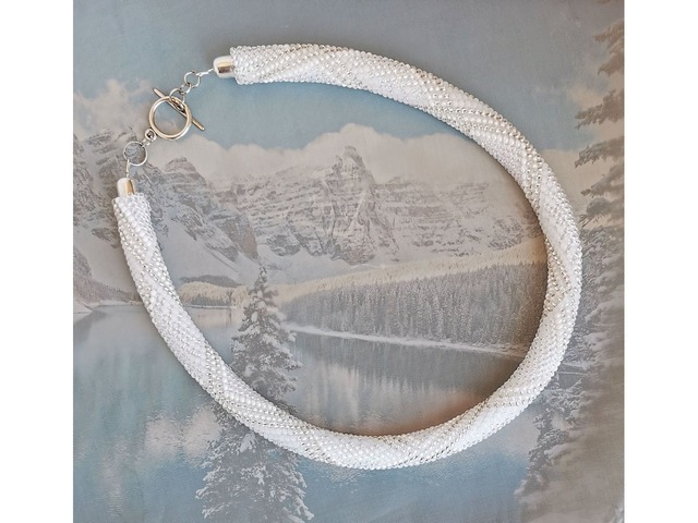 Прикраса із бісеру кольє-джгут "Кришталевий дзвін"