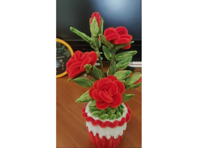 Милі пухнасті подаруночки із синельного дроту