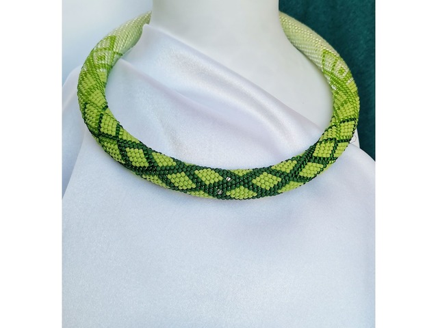 Прикраса із  бісеру кольє-джгут "Лісова пісня"