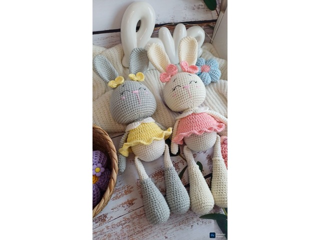 Вязаний зайчик амігурумі