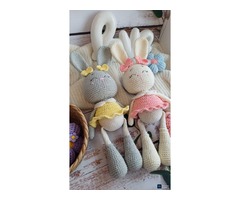 Вязаний зайчик амігурумі