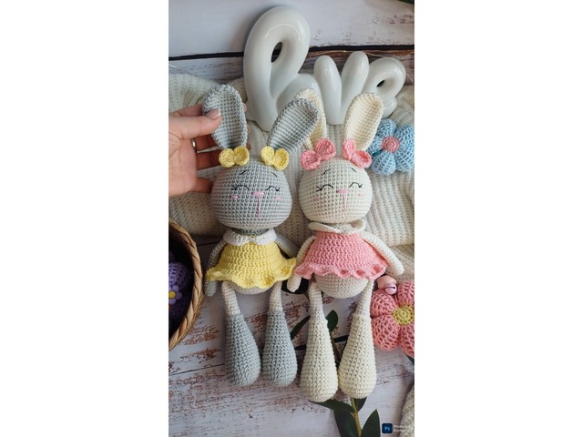 Вязаний зайчик амігурумі