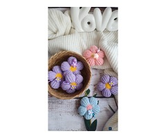 Вязана квіточка брелок підвіска