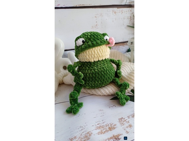 В'язана жабка Пан Квак амігурумі