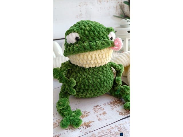 В'язана жабка Пан Квак амігурумі