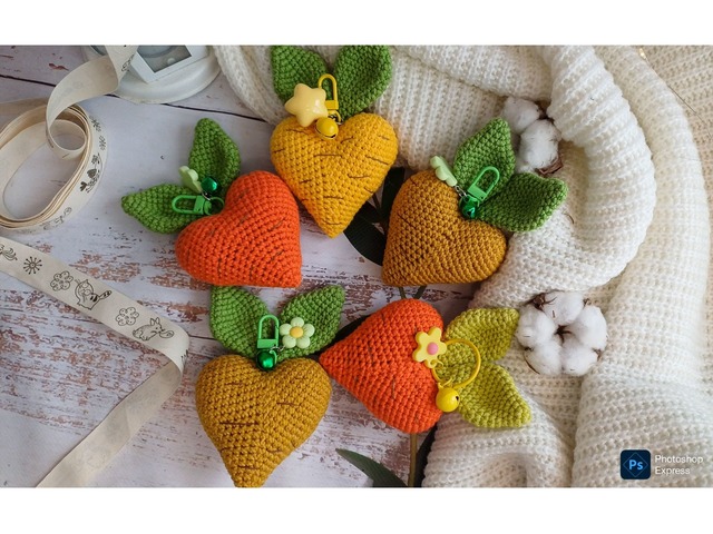 В'язані сердечка морквинки