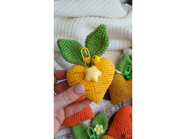 В'язані сердечка морквинки