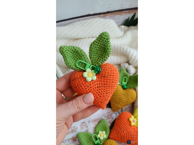 В'язані сердечка морквинки