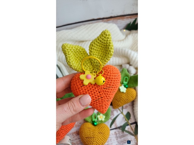 В'язані сердечка морквинки